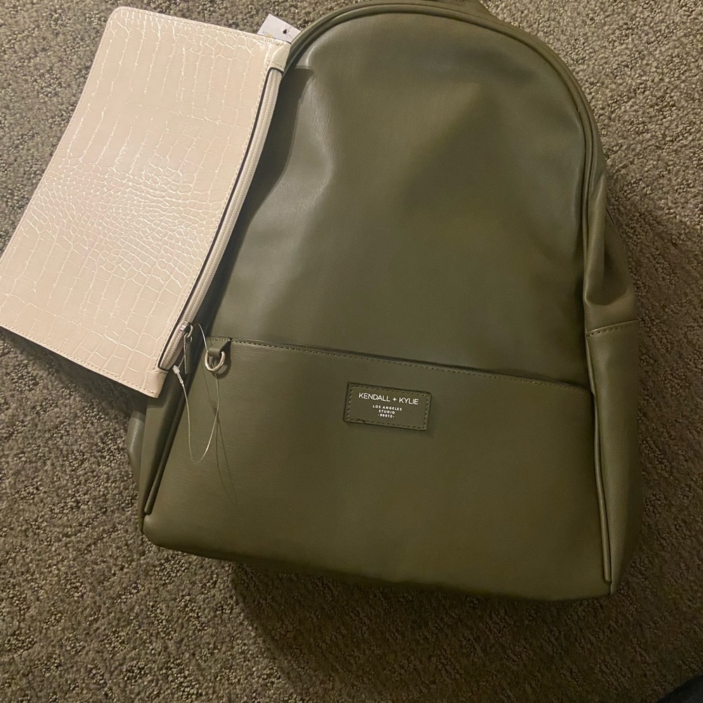 Backpack - Picture 3 of 4